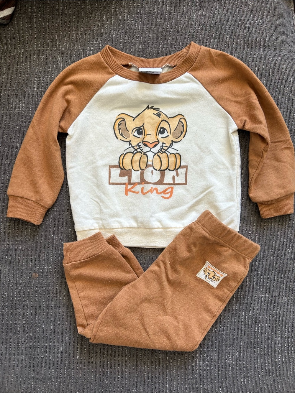 5/$25 Disney Baby Lion King Baby Sweatshirt & Pants Set Size 12-18M